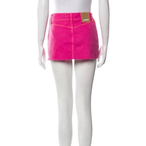 Beautiful hot pink mini Jacquemus skirt. - Picture 3 of 3